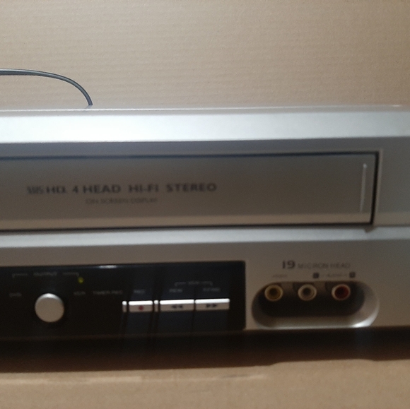 Emerson CEDV80DP Dvd/Vhs Combo Tested No Remote - Picture 3 of 7